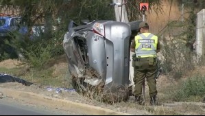 Auto robado que volcó en Lampa al escapar de Carabineros: Fallecido tenía 14 años y conductor posee amplio prontuario policial