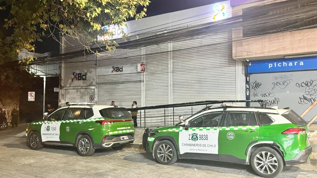 Descubren forado al costado de banco en San Bernardo: Túnel se encontraba en estacionamiento aledaño