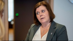 Escándalo en Islandia: Ministra renuncia al conocerse que tuvo un hijo con un menor de edad hace 36 años