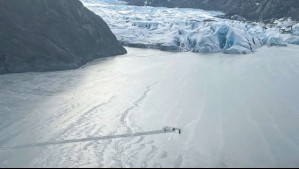 Piloto y sus dos hijas pequeñas sobreviven a caída de avión en lago congelado en Alaska