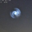 Mira el video que muestra la impresionante espiral luminosa que fue captada en los cielos de Reino Unido. El fenómeno se trató de una columna de combustible congelado proveniente de un cohete de SpaceX.