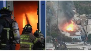 Voraz incendio consume casona en Recoleta: Columna de humo fue visible en gran parte de la capital