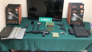 Carabineros incauta armas y munición en Lo Espejo: Una de ellas tenía un adaptador 'subfusil'