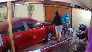 Video capta el momento en que tres sujetos realizaron un robo en cinco minutos a un domicilio de Maipú