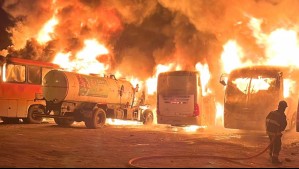 Incendio consume vehículos municipales en El Monte: Investigan posible intencionalidad
