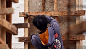 'No lo dejaban entrar a la casa y le privaban de agua y comida': Menor de 13 años vivía esclavizado en Iquique