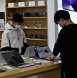 China pidió este domingo a Estados Unidos que suprima completamente sus aranceles recíprocos, después de que Washington anunciara una exención para teléfonos, ordenadores y otros productos electrónicos.