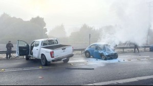 Video muestra grave accidente en Puchuncaví: Camioneta colisionó frontalmente con un auto tipo 'escarabajo'