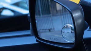 Queda menos de un mes: Esta es la fecha en que debes tener grabados los vidrios y espejos de tu auto