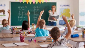 Madre salió de vacaciones con sus hijos un día antes de terminar el año escolar y al volver se encontró con una millonaria multa