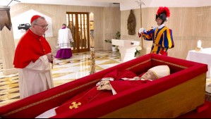 Funeral será este sábado: El Vaticano comparte las primeras imágenes del velatorio del Papa Francisco