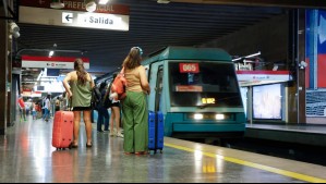 Metro aplica plan especial por lluvias en Santiago: Estas son las 5 líneas que están operando con velocidad reducida