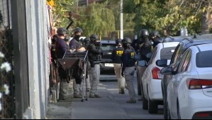 Gran operativo en Macul: PDI allana algunos domicilios de la población Santa Julia