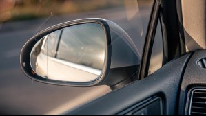 ¿Qué vidrios del auto deben tener el grabado de la patente para cumplir la ley?