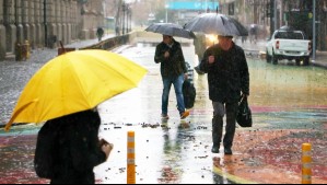 Vuelven las precipitaciones a Santiago: Este el sector de la Región Metropolitana que recibirá más lluvia este viernes