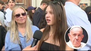 'Era muy cercano y estaba con todo el mundo': Familia de chilenas llegó a El Vaticano para despedir al Papa Francisco