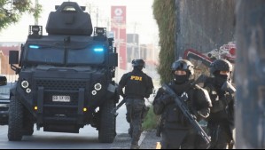 Detienen a seis miembros del clan 'Los Lobos' tras allanamientos simultáneos en 18 domicilios en Macul: Incautaron drogas y armas