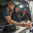 Conoce cómo fue el lanzamiento de este martes del nuevo emprendimiento de Arturo Vidal en el mundo gastronómico. Se trata de la hamburguesería Sin Miedo Burgers.