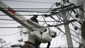 Comuna de la Región Metropolitana sufrirá corte de luz para este feriado 1 de mayo: Revisa el sector que estará sin suministro