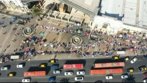 Comercio ilegal en Estación Central: Video muestra cómo ambulantes ocupan veredas y dificultan la movilidad del sector
