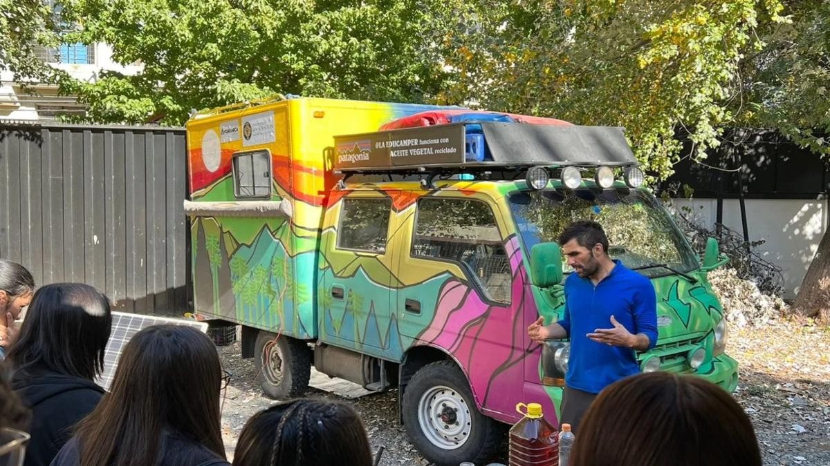 Educamper: El vehículo que convierte aceite usado en combustible para promover la sostenibilidad