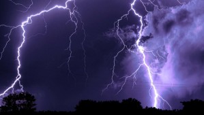 No solo lluvias: Advierten probables tormentas eléctricas para la RM y otras 5 regiones de la zona central