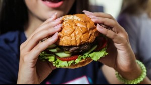 ¿Pasa en Chile? Famosa hamburguesería es demandada en Estados Unidos por el tamaño de sus preparaciones