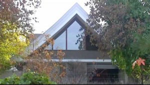 Desalojan y clausuran mansión tomada que era usada para realizar fiestas swinger en Vitacura