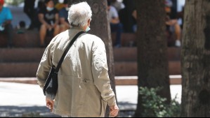 Polémica por norma que obliga a las personas a jubilarse a los 75 años: Excluye a notarios, parlamentarios y ministros