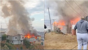 Nuevo incendio en cerro de Valparaíso: Tres casas son consumidas por las llamas