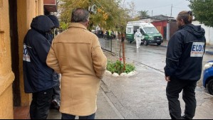 Hombre muere acribillado a las afueras de una botillería en Renca: Recibió cerca de 10 disparos