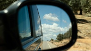 Queda menos de una semana: Desde este día te pueden multar por no tener la patente grabada en tu auto