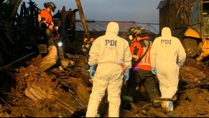 Encuentran cadáver entre los escombros de incendio que afectó al Barrio Puerto de Valparaíso