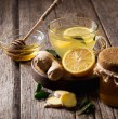 Conoce tres supermeralmentos que ayudan a combatir el resfrío. Se trata del jengibre, la cúrcuma y la miel. Revia cómo puedes implementar estos alimentos a tu rutina