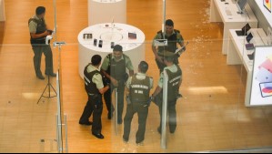 Robo en mall de La Florida: Delincuentes se llevaron solo dos celulares y los detuvieron a la salida