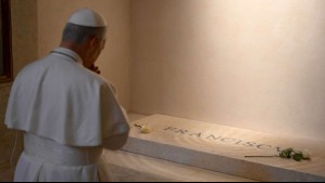Quiere seguir su camino: Papa León XIV visitó la tumba de su predecesor Francisco