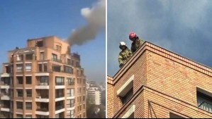 Incendio afecta a edificio residencial de la comuna de Las Condes