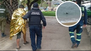 Hombre se lanzó al mar para evitar control de identidad: Lo sacaron con hipotermia y envuelto en manta isotérmica
