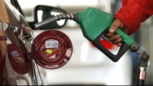 Bencinas tendrían fuerte baja esta semana: ¿Cuánto disminuiría el precio de los combustibles?