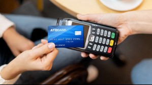 Denunció fraude en tarjeta por más de un millón de pesos: Terminó reconociendo que fue su hija y tendrá que devolver compensación