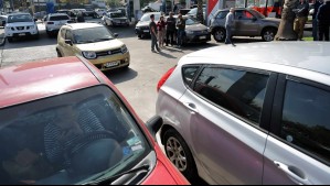 Largas filas para el grabado de patente en vidrios y espejos de vehículos a un día de que entre en vigencia la ley
