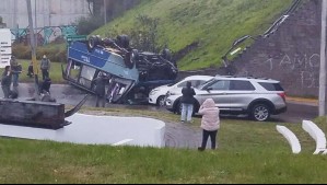 Fatal accidente en Chiguayante: Al menos tres muertos tras caída de una micro con pasajeros desde paso sobre nivel