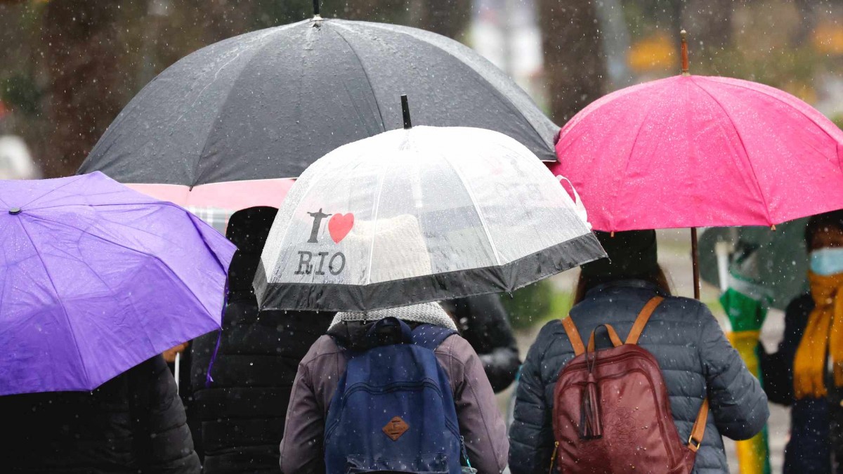 Un 21 de mayo con lluvias en distintas zonas del país: Revisa el pronóstico del tiempo para este miércoles feriado en Chile