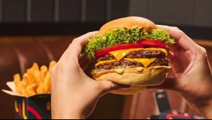 Cadena chilena de hamburguesas abre su mayor local: ¿Dónde está ubicado?