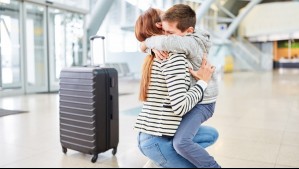 Padre no lo visitaba hace 10 años y le negaba el permiso: Mujer consiguió autorización para viajar con su hijo a Chile