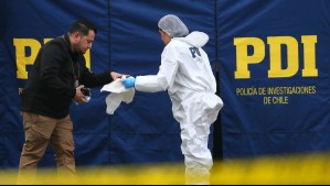 Vecinos hallan cadáver en plena vía pública en Estación Central: PDI investiga riña dentro de bus Red