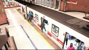 Metro de Santiago informa retraso en frecuencia de Línea 1