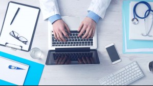 Contraloría detecta que médicos usaron licencias para asistir partos en clínicas privadas: Uno se la habría otorgado a sí mismo