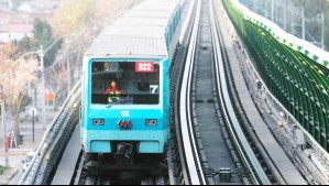Metro de Santiago restablece servicio en Línea 5: Personas habían ingresado a rayar un tren