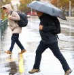 Un nuevo sistema frontal se avecina para la zona centro del país. Las primeras precipitaciones están previstas para caer sobre la capital durante este lunes y se extenderían por más de un día.